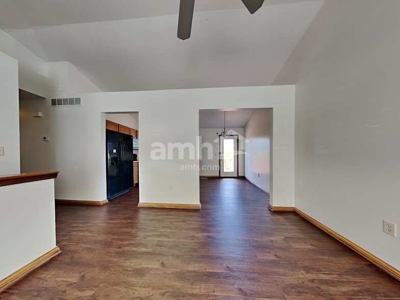 Building Photo - 599 Astoria Ct