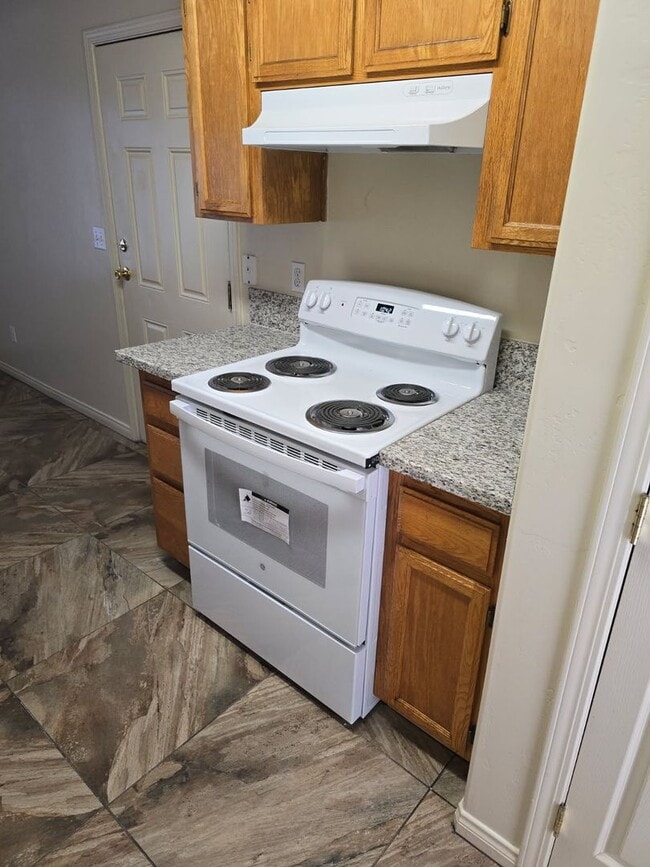 Building Photo - 700 Spring Meadow Ct
