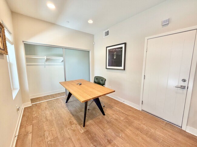 Building Photo - Furnished 3-BR/3-BA Townhouse w/ Giant Roof deck, 2-Car Garage, EV Hookup
