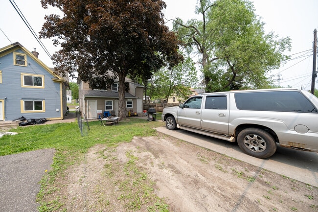 Building Photo - 1084 Sims Ave