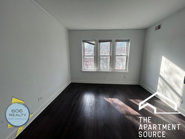 Building Photo - 2004 W Jarvis Ave