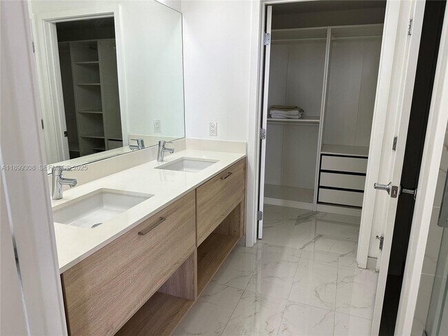 Building Photo - 16385 Biscayne Blvd