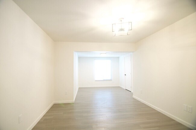 Building Photo - Remodeled Home Near Downtown Chandler!