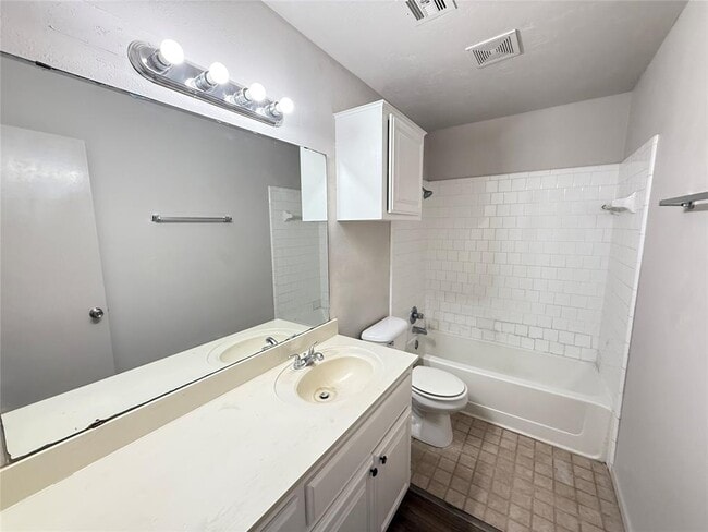Building Photo - 528 NW 172nd Pl