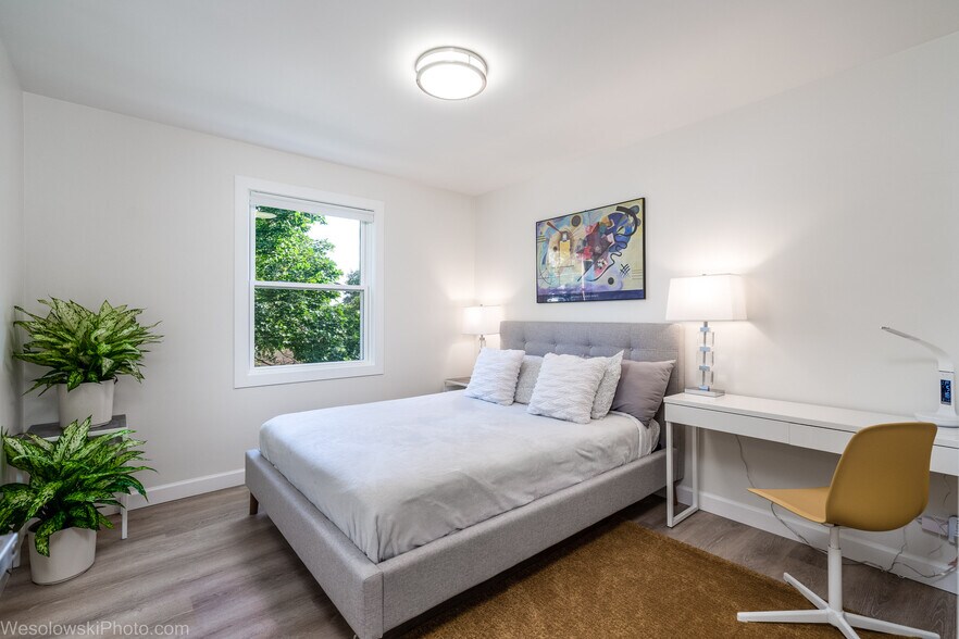 Fully furnished 1 or 2bd, parking, balcony, AC, Laundry - 9003 Bronx Ave
