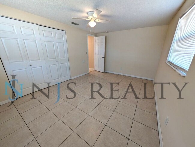 Building Photo - This 3/2/1 with over 1100 sq ft offers all tile floors open kitchen/dining, split floor plan on a...