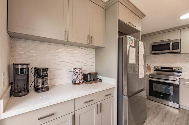 Building Photo - 422 Phippen Waiters Rd