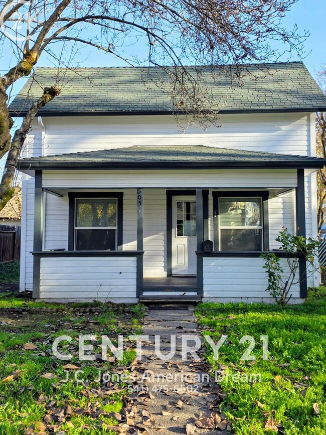 Building Photo - Close to River Access, and Historic Downtown Grants Pass