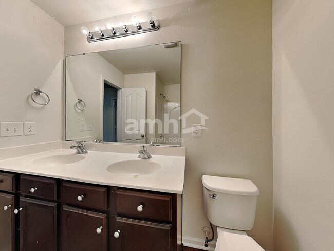 Building Photo - 4844 Old Towne Village Cir