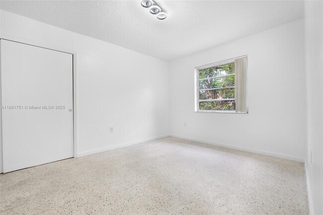 Building Photo - 2661 SW 11th St