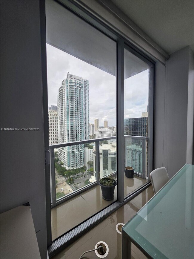 Building Photo - 1060 Brickell Ave