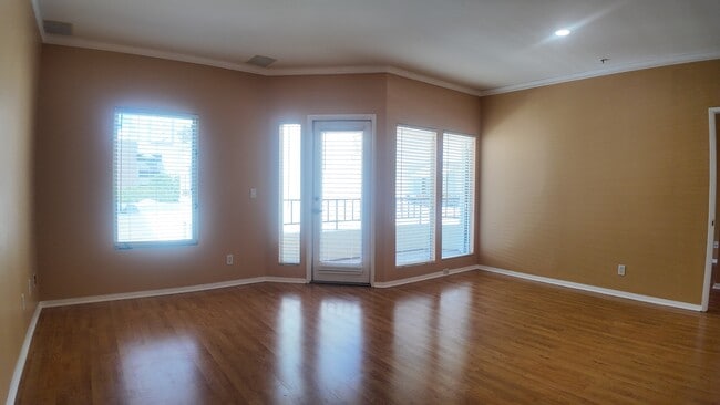 Building Photo - 655 Columbia St