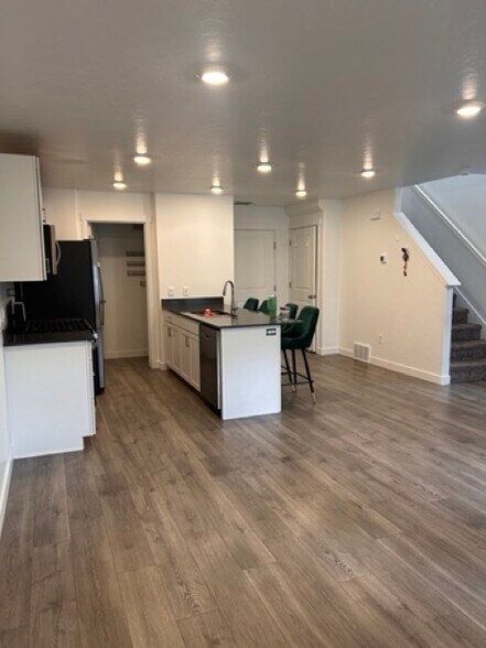 Kitchen - 492 N Trident Dr