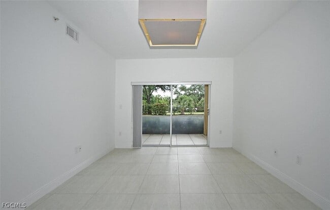 Building Photo - 6490 Aragon Way