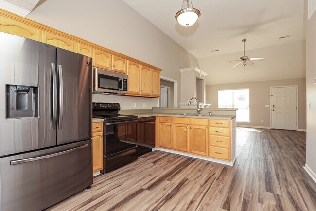 Building Photo - 5030 Betsy Ann Ave