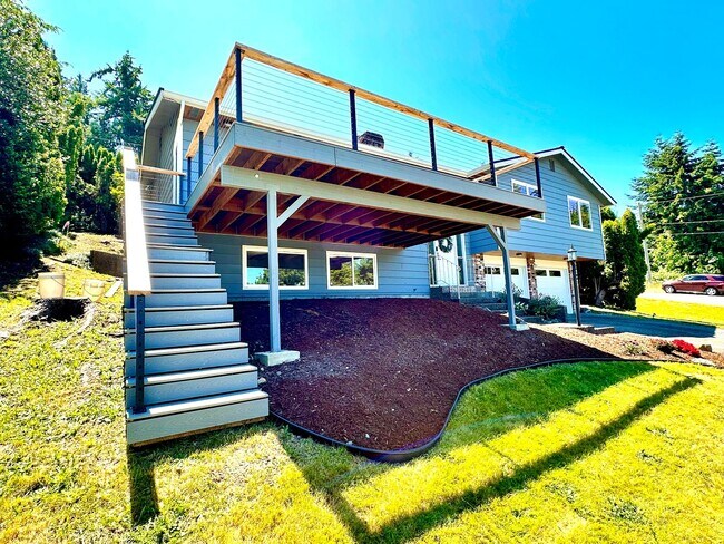 Building Photo - Rental with Views of Utsalady Bay and Mt B...