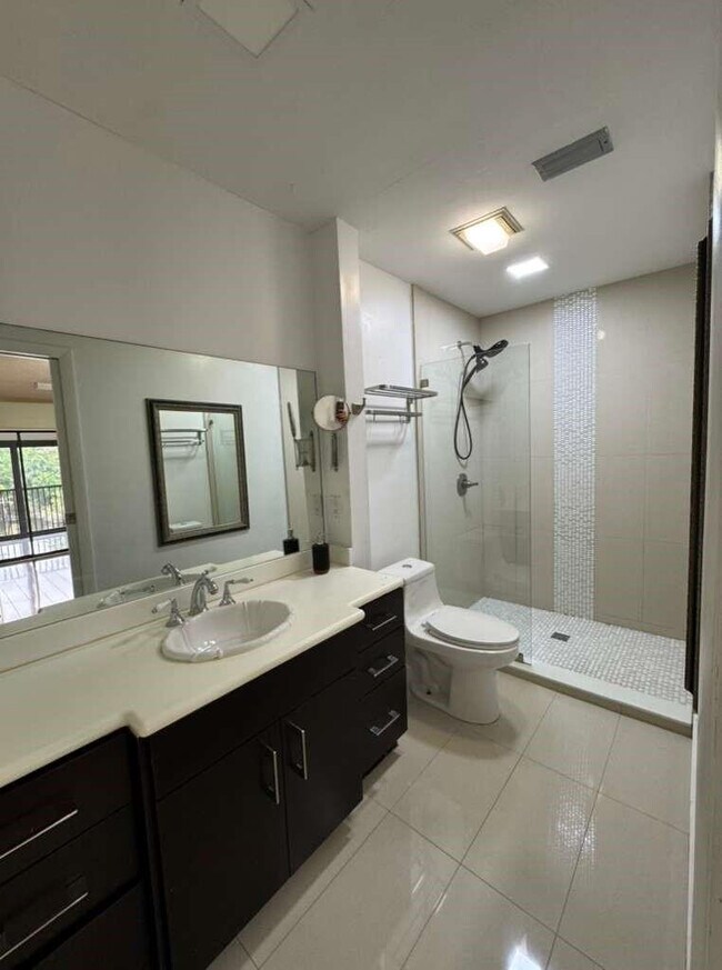 Building Photo - 3167 Cocoplum Cir