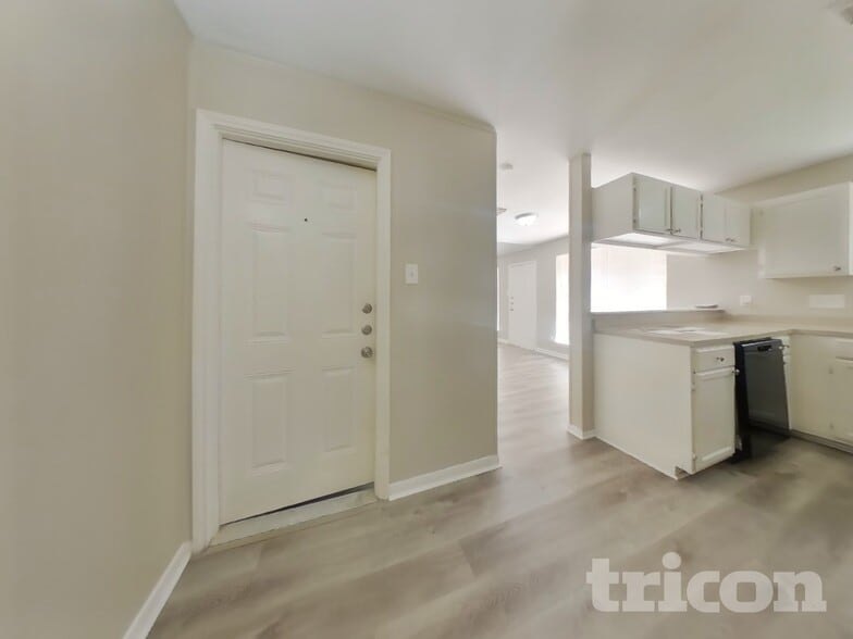 Building Photo - 18711 Highland Trail