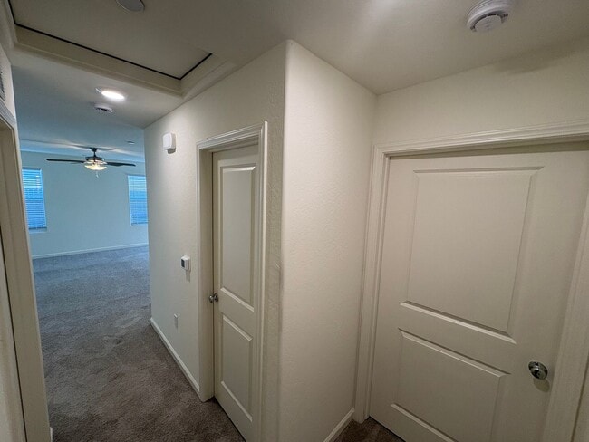 Building Photo - Tulare smart home, DR HORTON built home Available Now! Energy efficient