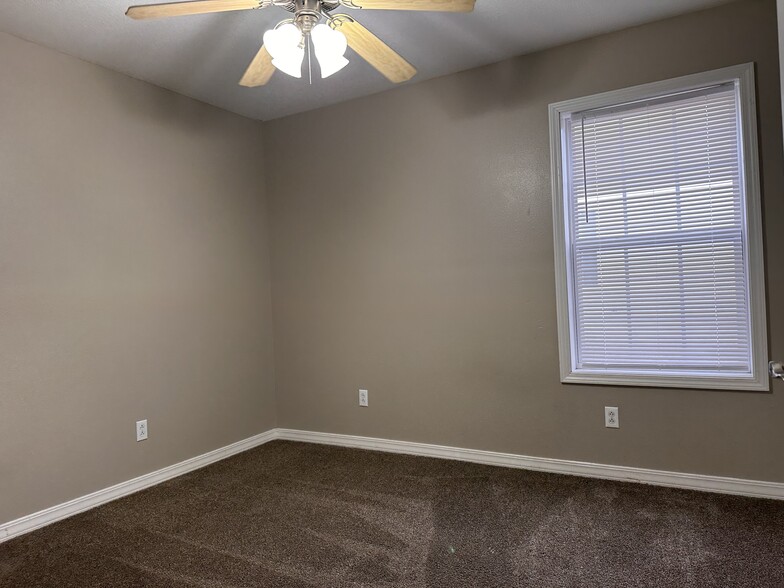 Building Photo - 2813 Neosho Heights Ave