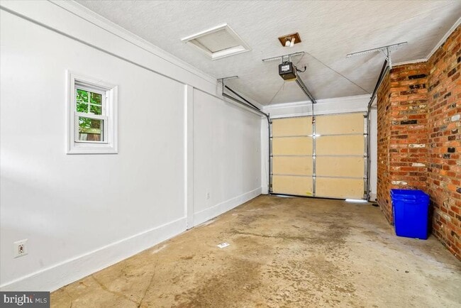 Building Photo - 5006 Benton Ave