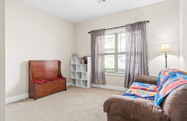 Building Photo - Spacious 5BR House in Clarksville
