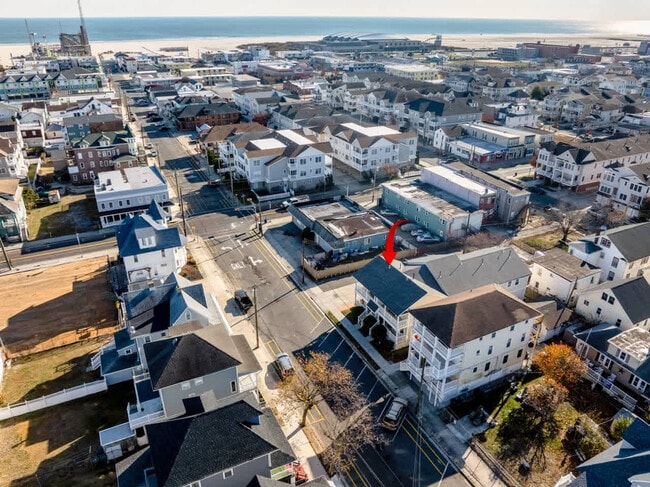 Building Photo - 142 E Youngs Ave