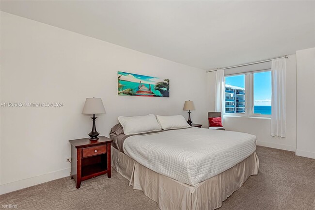 Building Photo - 1 br, 1.5 bath Condo - 2301 Collins Ave Ap...