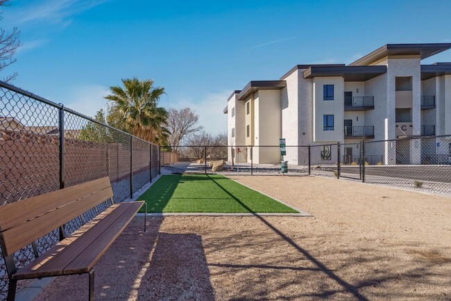 Building Photo - 983 W State St