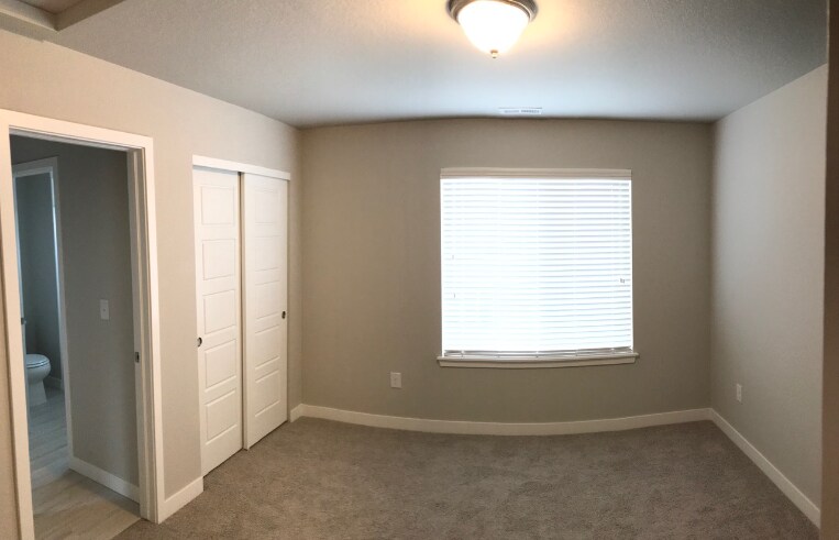 Building Photo - 2392 S Scranton St