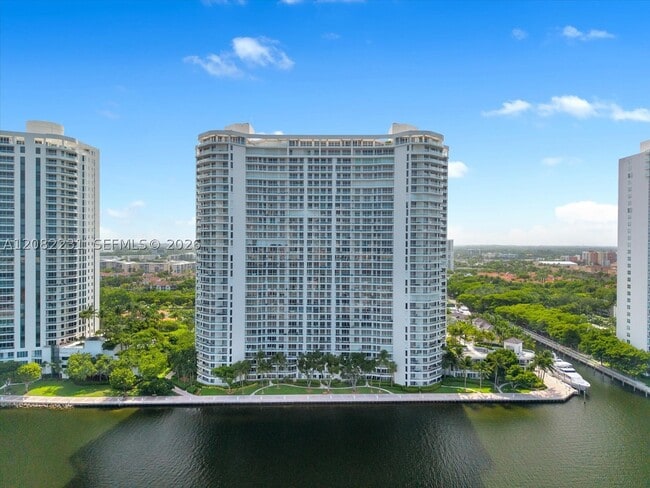 Building Photo - 7000 Island Blvd