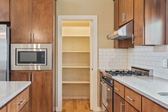 Building Photo - Beautiful 3-bdrm/2.5-bath in Beaumont-Wils...