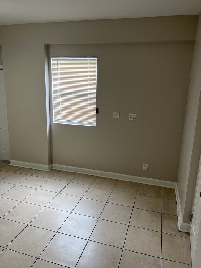 Building Photo - Newly renovated 3/2 for rent!