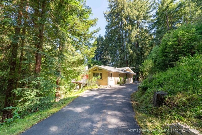 Building Photo - Updated and spacious 3 bedroom house on ov...