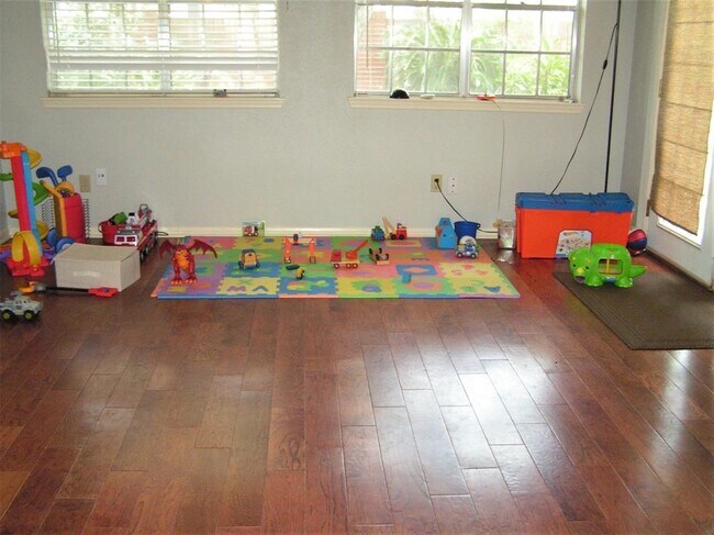 Building Photo - 1111 Valley Acres Rd