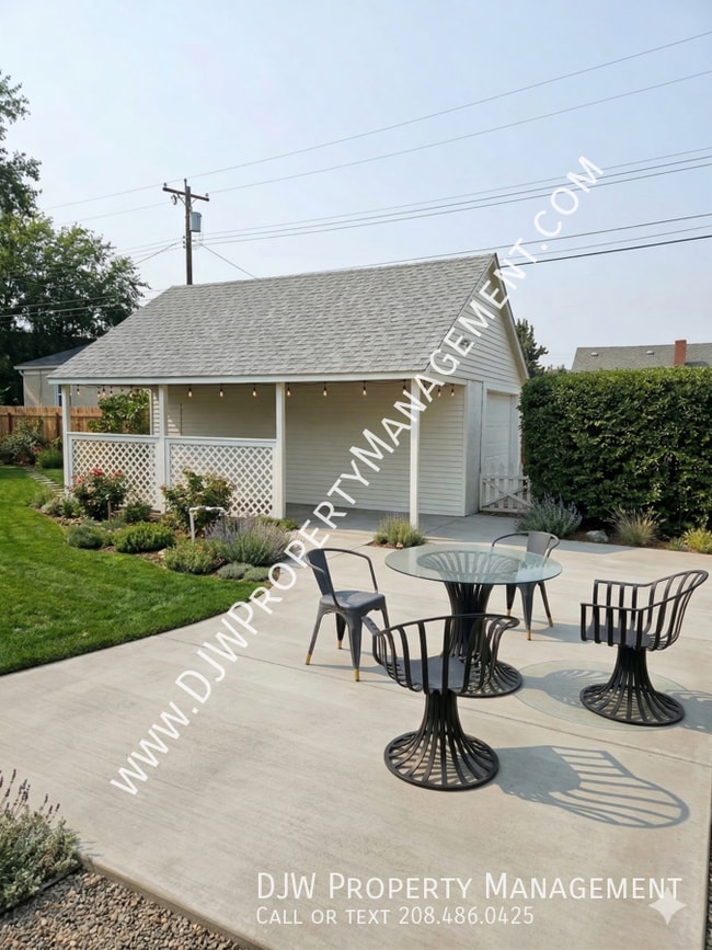 Building Photo - 2119 Cleveland Blvd