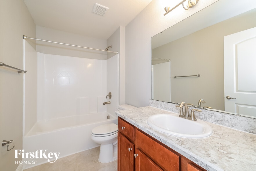 Building Photo - 403 Buchannan Dr