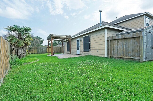 Building Photo - 1939 Wooded Acres Dr