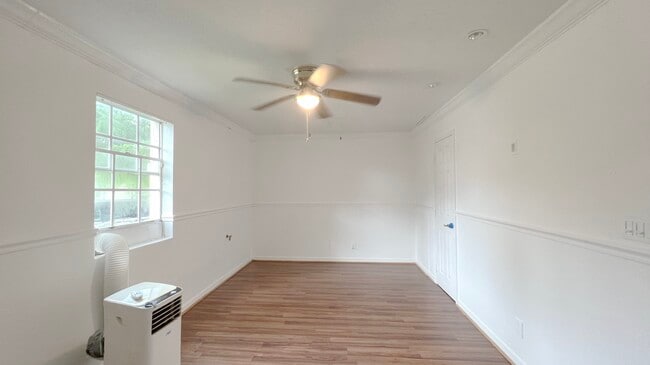 Building Photo - 10919 Mainsail Dr