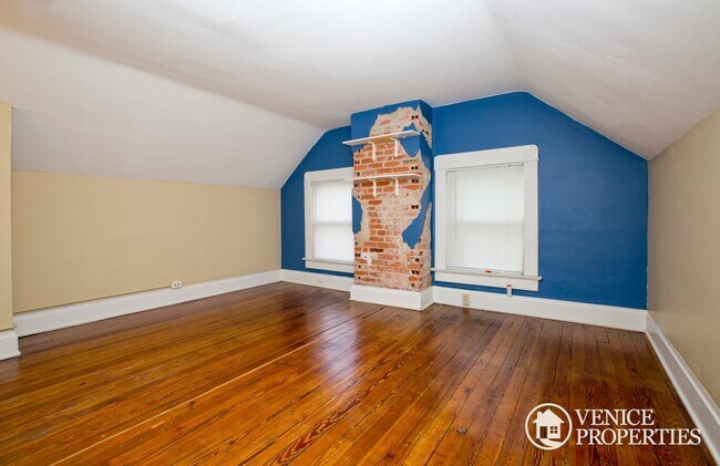 Building Photo - 66 E Northwood Ave