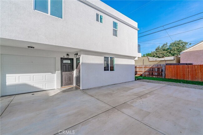 Building Photo - 1183 E 59th Pl