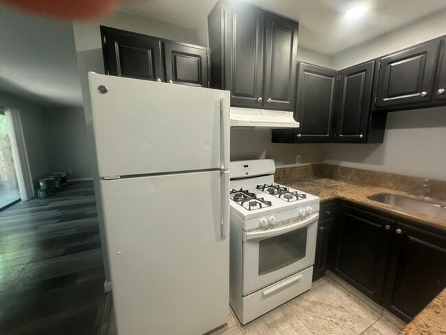 Building Photo - Nicely updated 2-bedroom 1-bath apartment in Auburn!