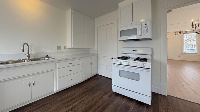 Building Photo - 256 Nordina St