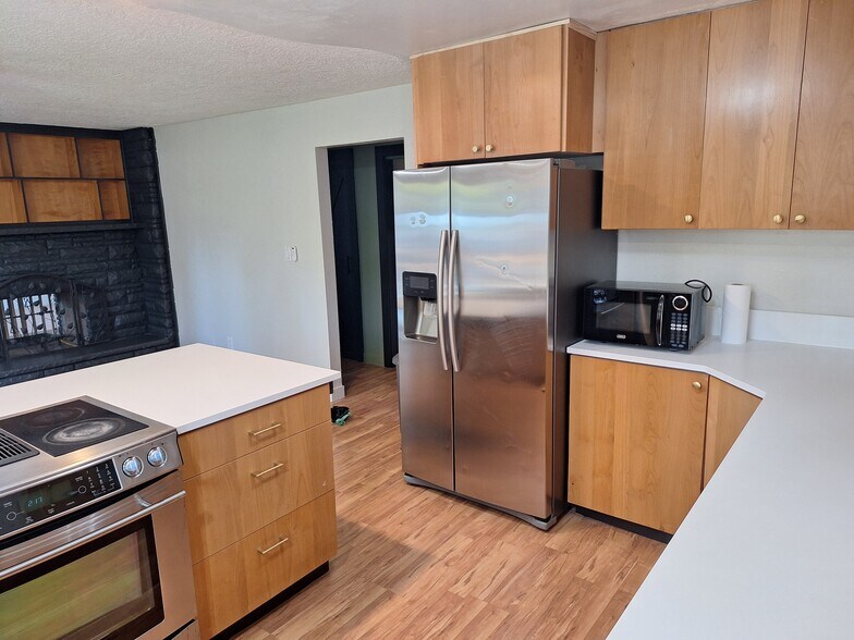 Building Photo - 2437 N Curtis Rd