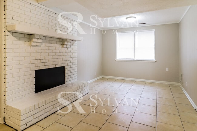 Building Photo - Enjoy living the good life in this 3 bedroom, 2 bathroom home