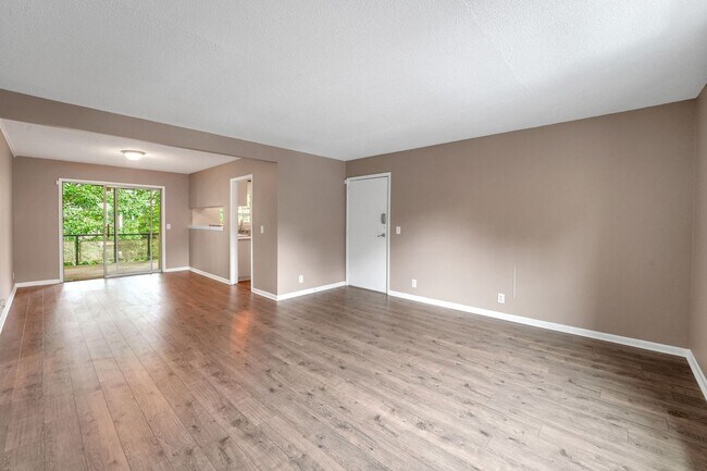 Building Photo - Charming 3BR Condo in Charlotte