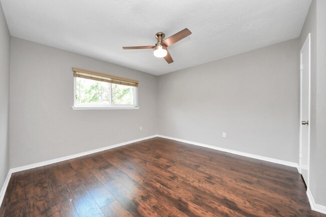 Building Photo - 25603 Pine Acres Cir