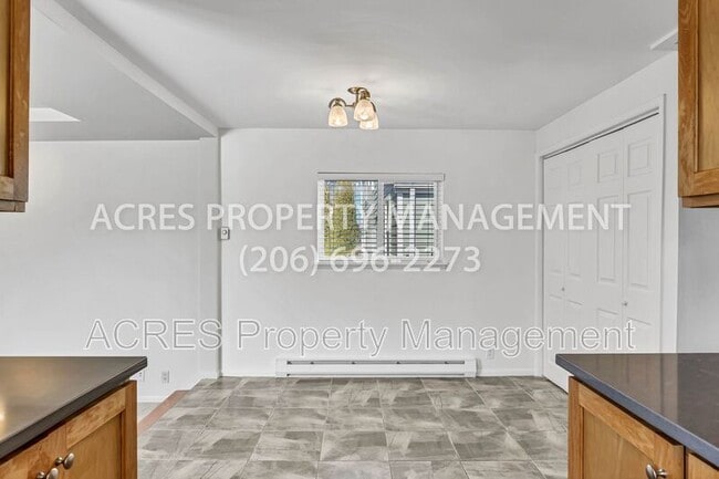 Building Photo - 15515 Stone Ave N