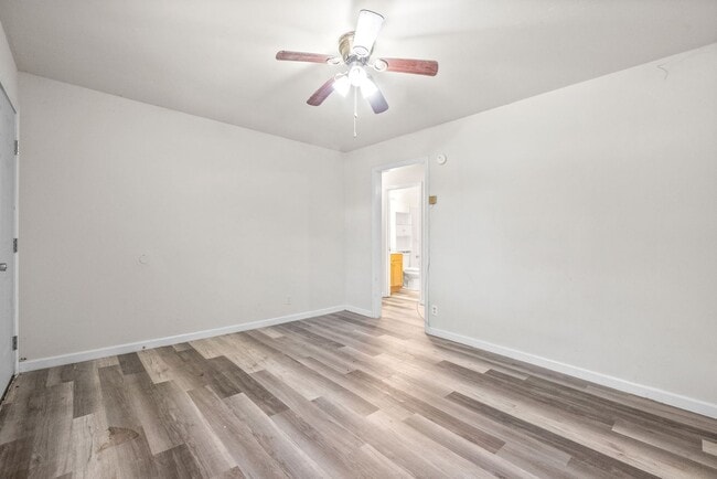 Building Photo - 2 Bedroom Pet Friendly Home For Rent!