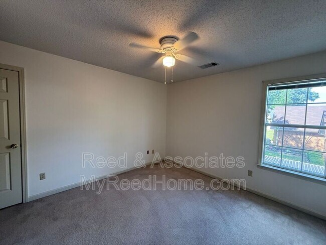 Building Photo - 3066 Shadow Green Ln